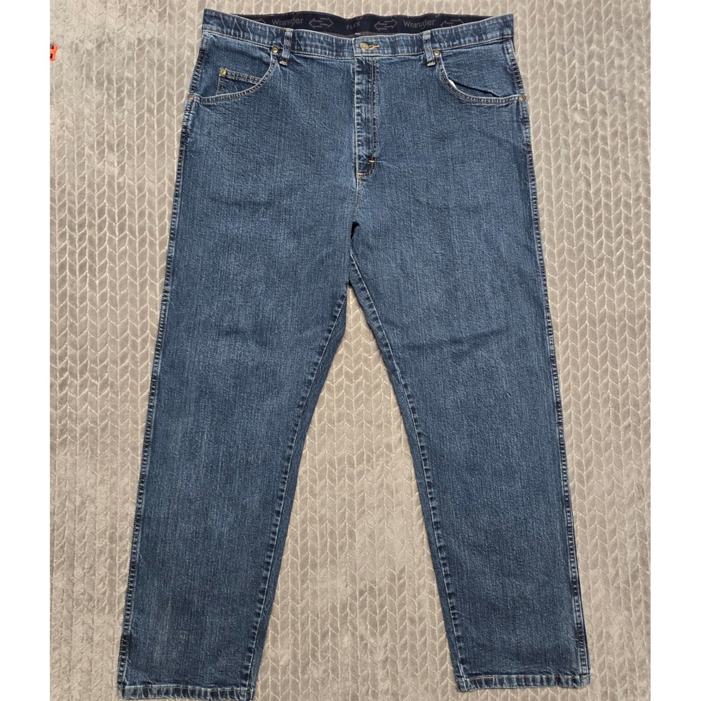 Wrangler Rugged Wear Mens Relaxed Fit Flex Waist Blue Jeans 42x32 NWOT 1035051DS